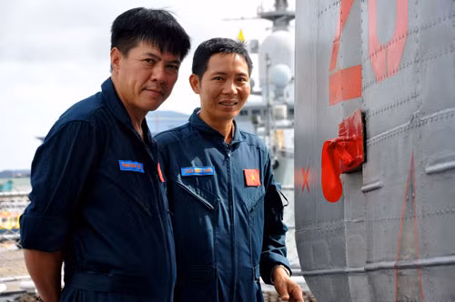 Chiến hạm hai vua nâng cánh trực thăng săn ngầm ảnh 19