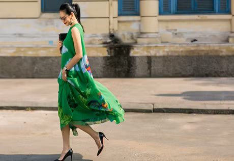 Fashionista Sai Gon du xuan voi vay ao hoa tiet ga trong - Anh 8