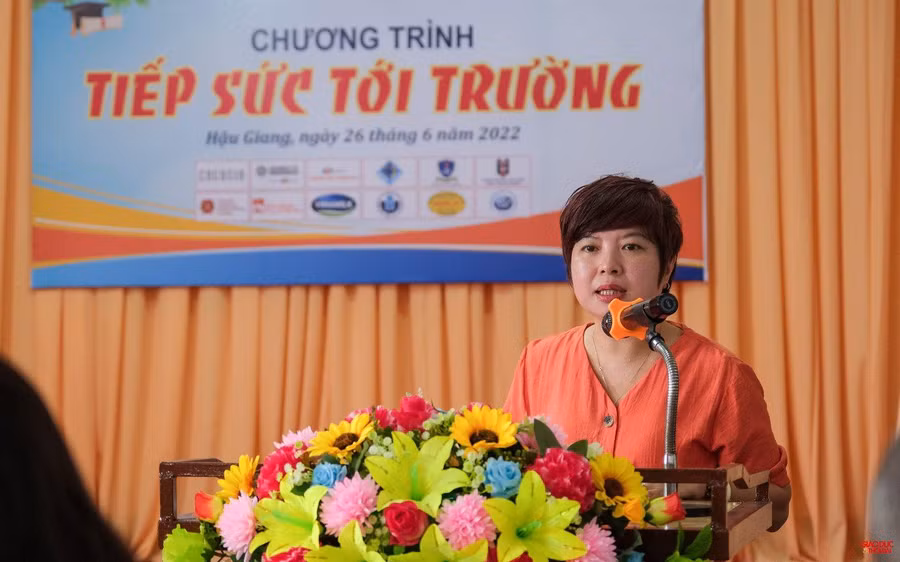 Nhà báo Dương Thanh Hương, Phó Tổng biên tập Báo Giáo dục và Thời đại chia sẻ tại chương trình.