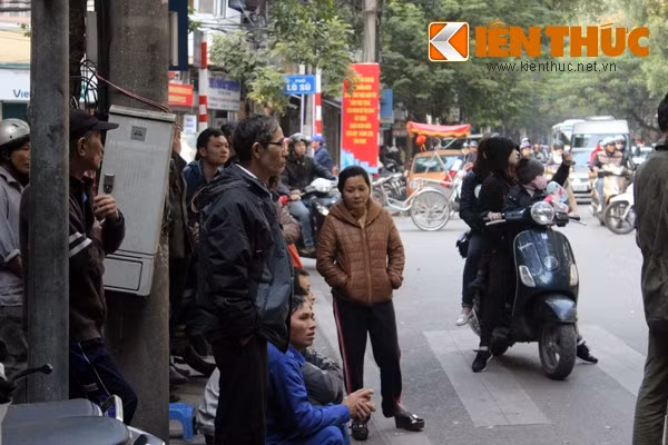 Toàn cảnh vụ CS Hà Nội vây 2 người ôm bom xăng cố thủ ảnh 7