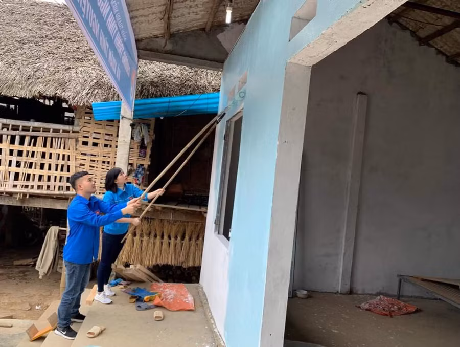Chương trình "Mái ấm mùa đông", tu sửa nhà cho học sinh hoàn cảnh khó khăn tại xã Lam Vỹ (Định Hóa, Thái Nguyên)
