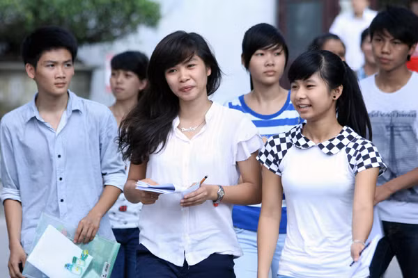Nhiều trường top đầu công bố điểm nhận hồ sơ xét tuyển