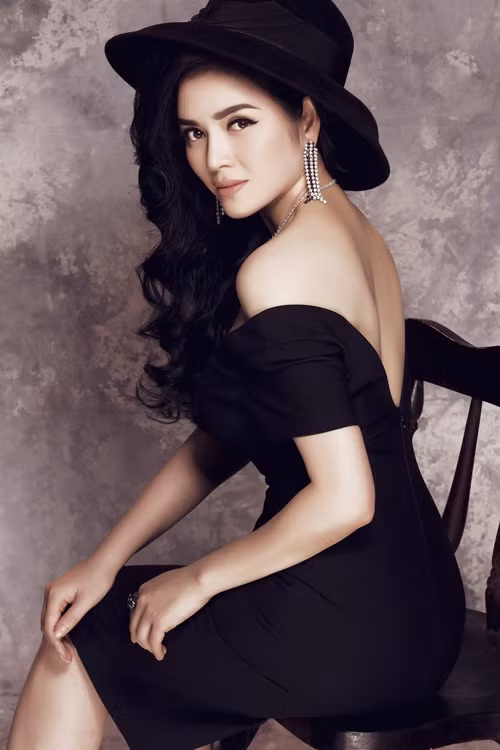 Lý Nhã Kỳ khoe lưng trần gợi cảm - Ảnh 10 Lý Nhã Kỳ khoe lưng trần gợi cảm - Ảnh 10