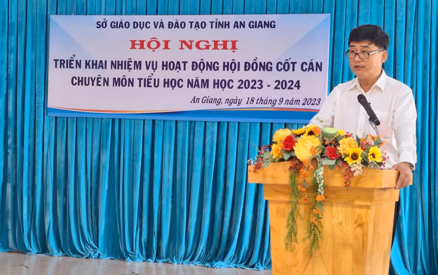 Ông Nguyễn Quốc Khanh - Phó Giám đốc Sở GD&amp;ĐT An Giang phát biểu chỉ đạo hội nghị.