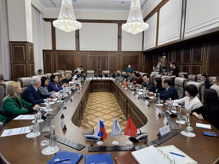 Đoàn công tác làm việc với Trường Đại học Tổng hợp hữu nghị các dân tộc Nga.