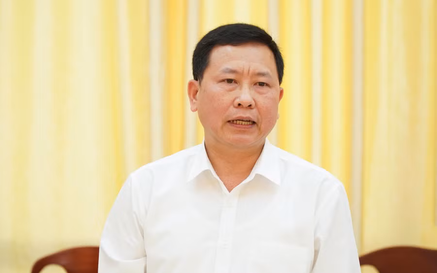 Ông Trần Văn Đạt, Vụ trưởng Vụ Giáo dục Chính trị và Công tác học sinh, sinh viên (Bộ GD&amp;ĐT) báo cáo công tác chuẩn bị Ngày hội.