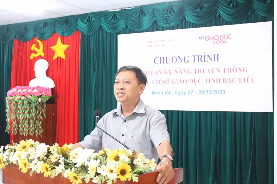 Ông Dương Hồng Tân, Phó Giám đốc Sở GD&amp;ĐT tỉnh Bạc Liêu phát biểu tại buổi tập huấn.