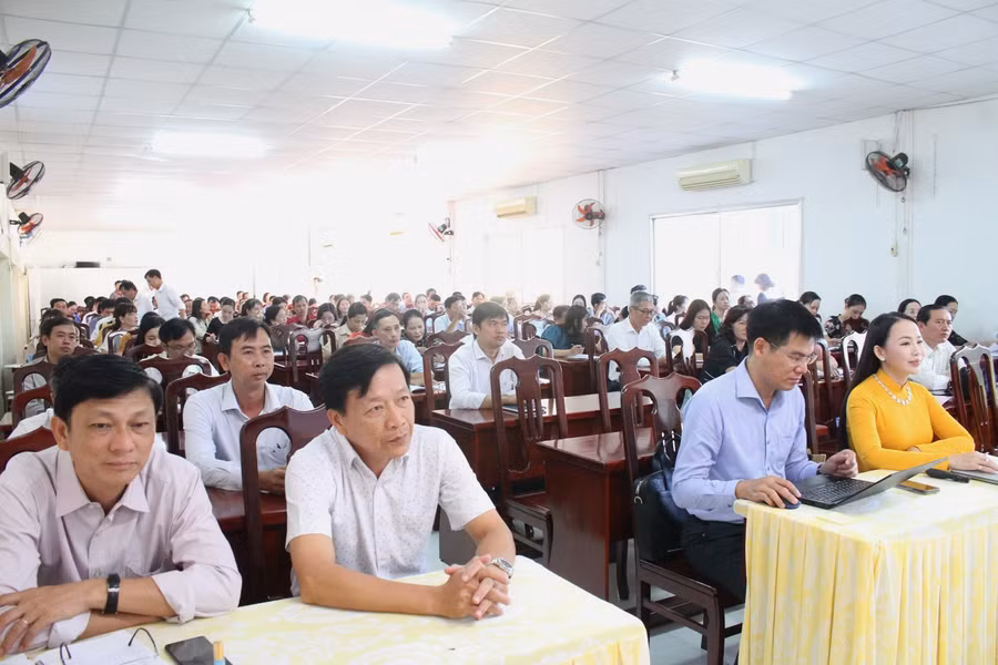 Đại biểu tham dự tập huấn.