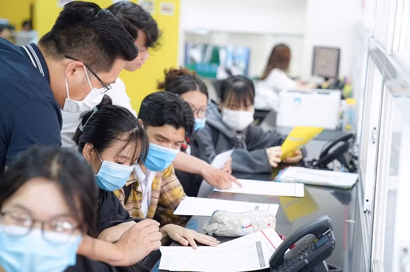Thí sinh nộp hồ sơ xét tuyển bằng học bạ.