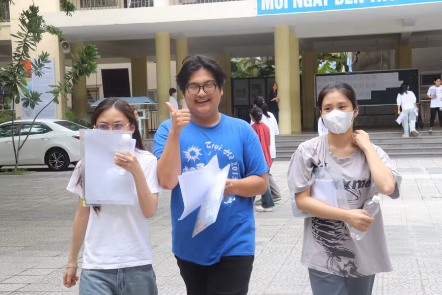 Thí sinh Đà Nẵng phấn khởi sau buổi thi môn Ngữ văn Thí sinh Đà Nẵng phấn khởi sau buổi thi môn Ngữ văn