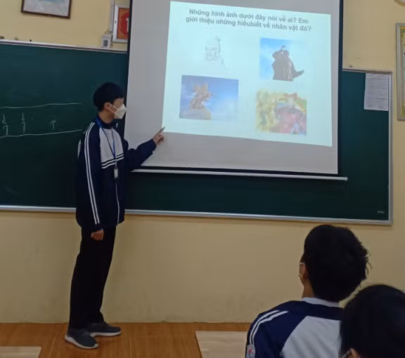 Học sinh Trường THPT Phù Cừ kể câu chuyện “Bước chân Tây Sơn thần tốc và “Quang Trung đại phá quân Thanh” trong giờ học Lịch sử.