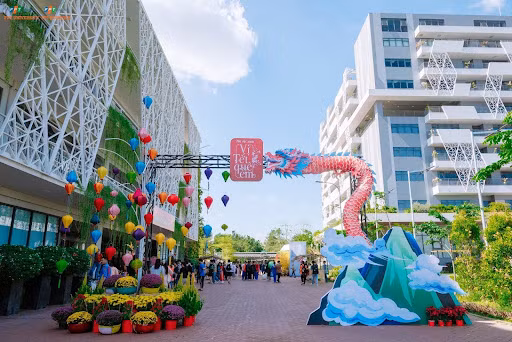 'Du Xuân' Tết dân gian trong khuôn viên trường học