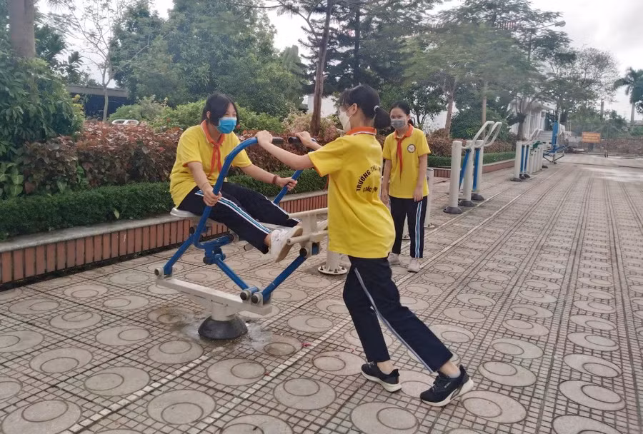Học sinh Trường THCS Minh Khai (Bắc Từ Liêm, Hà Nội) hào hứng với các môn thể thao tại trường.