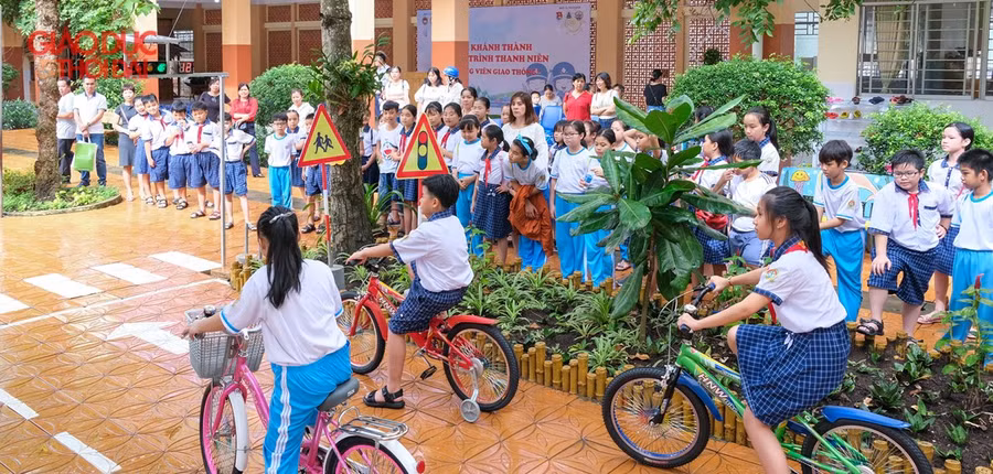Bài học về quan sát tín hiệu đèn giao thông.