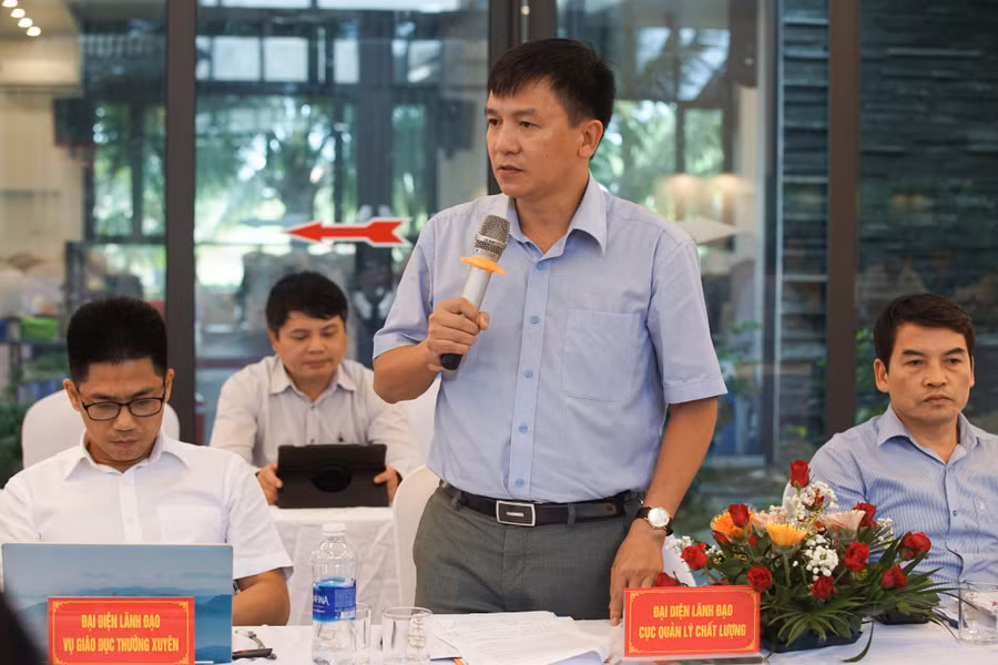 Đại diện các cục, vụ của Bộ GD&amp;ĐT rao đổi, lưu ý, giải đáp băn khoăn liên quan đến các đề xuất của địa phương.