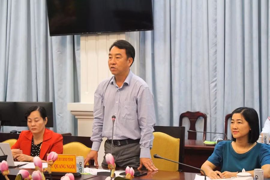 Ông Lữ Quang Ngời, Phó Bí thư Tỉnh ủy, Chủ tịch UBND tỉnh Vĩnh Long phát biểu tại buổi làm việc.