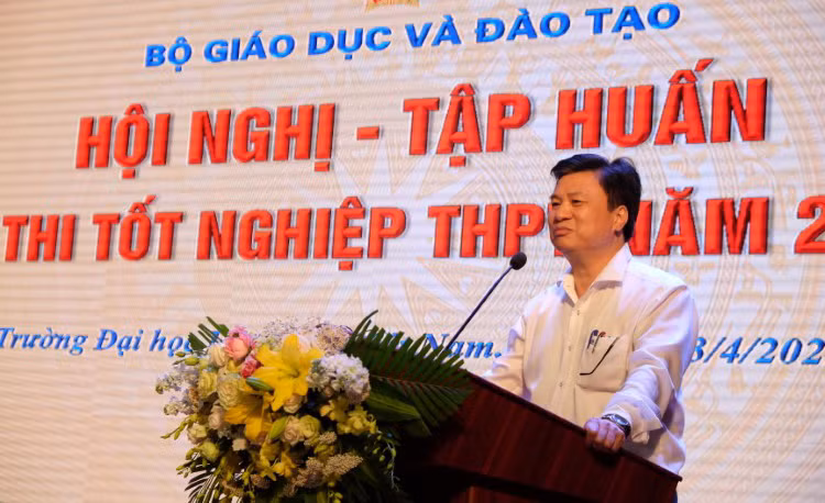 Thứ trưởng Bộ GD&amp;ĐT Nguyễn Hữu Độ phát biểu tại Hội nghị tập huấn nghiệp vụ công tác tổ chức thi tốt nghiệp THPT năm 2021 diễn ra ở Hải Phòng. Ảnh: INT