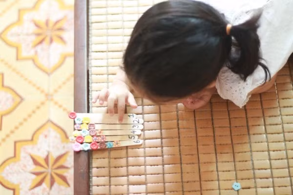 7 trò chơi thú vị từ que kem mẹ sáng tạo cho con 4