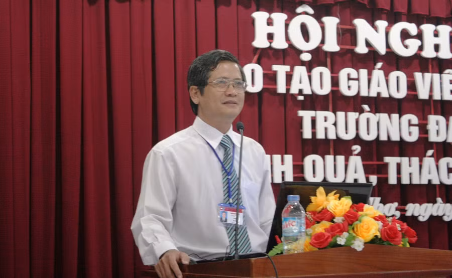 PGS.TS Nguyễn Văn Nở - Trưởng Khoa Sư phạm - phát biểu tại hội nghị PGS.TS Nguyễn Văn Nở - Trưởng Khoa Sư phạm - phát biểu tại hội nghị