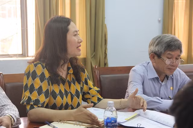 Bà Ngô Thị Minh Trinh, Phó Chủ tịch UBND huyện Krông Pắk chia sẻ tại buổi làm việc Bà Ngô Thị Minh Trinh, Phó Chủ tịch UBND huyện Krông Pắk chia sẻ tại buổi làm việc