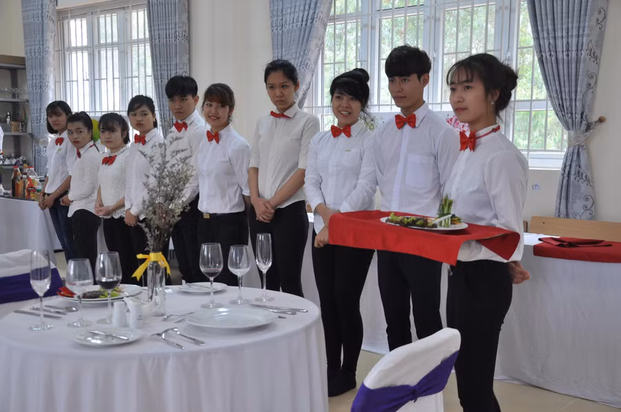 Kỳ học tại doanh nghiệp trang bị cho sinh viên kiến thức thực tế cùng các kỹ năng làm việc hiệu quả. Ảnh: hvu.edu.vn.