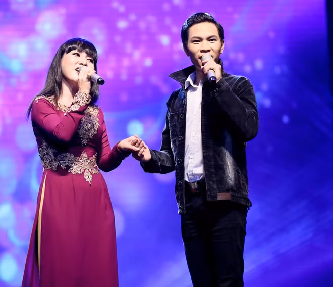 Đôi song ca Quang Đại – Hà Vân tình tứ với Giận hờn. Từng nhiều lần hát chung nhưng đây là lần đầu cặp đôi thể hiện ca khúc này. Ngoài ra, nữ ca sĩ khoe giọng sâu lắng, da diết trong bài hát vang bóng Đêm Gành Hào nhớ điệu hoài lang của nhạc sĩ Vũ Đức Sao Biển. Tiết mục từng ghi dấu ấn cho cô ở X-Factor 2014. Hoài Lâm giả giọng Quang Lê khiến khán giả phấn khích