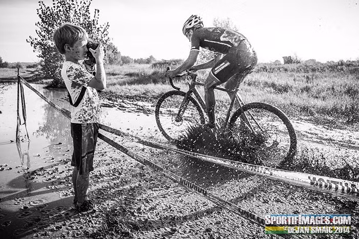 dedicated-photographers-5__700.