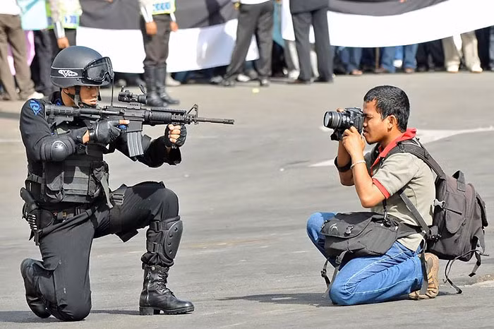 dedicated-photographers-18__700.