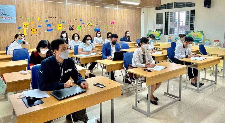 Giáo viên Tin học quận Hoàn Kiếm tham gia tập huấn sách giáo khoa Tin học lớp 3. Giáo viên Tin học quận Hoàn Kiếm tham gia tập huấn sách giáo khoa Tin học lớp 3.
