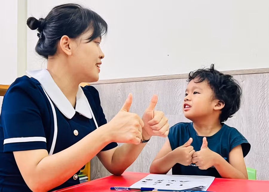 Cô trò Trường Mầm non Ban Mai (Hà Đông, Hà Nội).