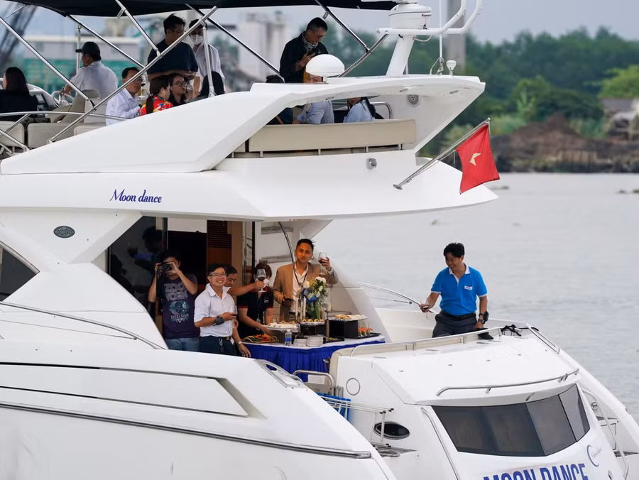 Tour du thuyền hạng sang nằm trong chuỗi các sự kiện hưởng ứng chương trình TPHCM chào đón bạn - Welcome Ho Chi Minh City. Ảnh: Thế Anh.