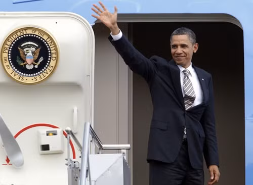 Tổng thống Obama trên chuyên cơ Không lực số 1. Ảnh: Reuters obama.jpg
