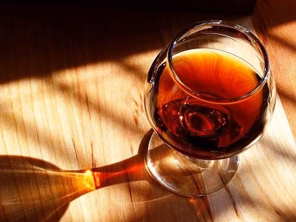Người Chile tận dụng loại rượu vang đặc trưng của mình để làm mặt nạ dưỡng da vì chúng chứa nhiều chất chống oxy hóa. Học hỏi bí quyết làm đẹp của phụ nữ trên thế giới
