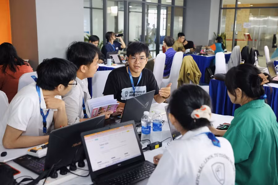 Sinh viên Đại học Kinh tế TPHCM. Ảnh: UEH Sinh viên Đại học Kinh tế TPHCM. Ảnh: UEH