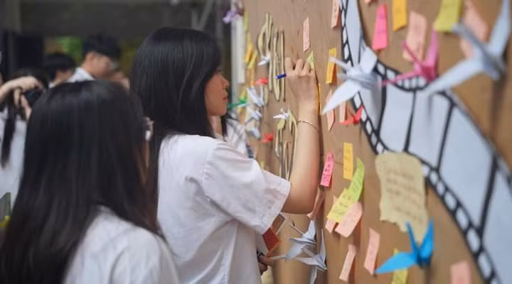 Sĩ tử cả nước tất bật chuẩn bị cho chặng đường nước rút. Nguồn: Humans of Tran Nhan Tong