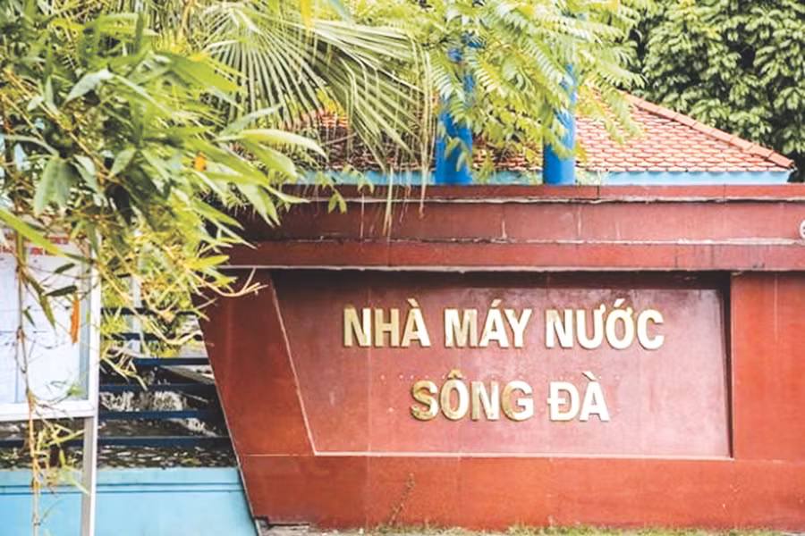 Các nhà máy khai thác nước mặt cần bảo đảm nguồn nước sạch trước khi xử lý thành nước tiêu dùng Các nhà máy khai thác nước mặt cần bảo đảm nguồn nước sạch trước khi xử lý thành nước tiêu dùng
