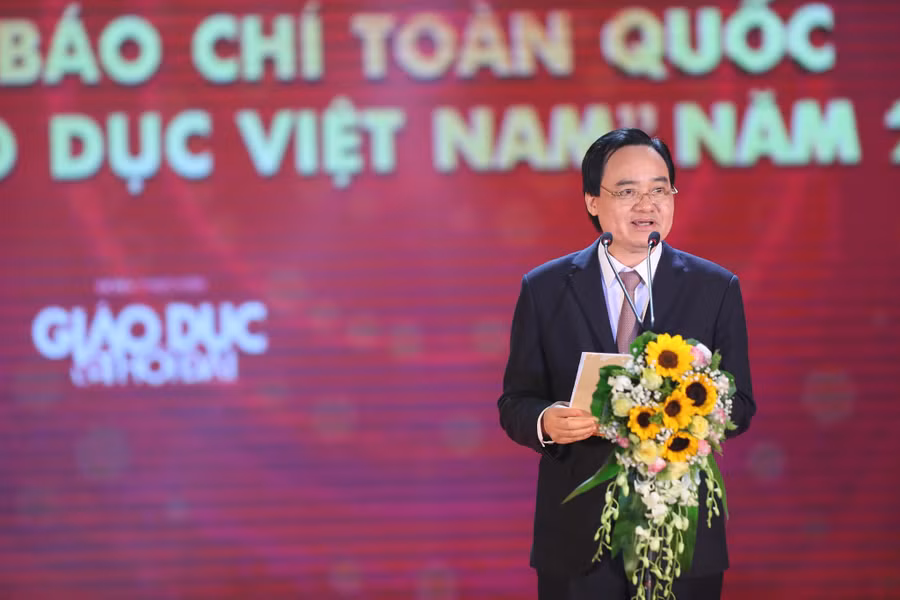 Bộ trưởng Bộ GD&ĐT Phùng Xuân Nhạ phát biểu lại Lễ trao giải báo chí toàn quốc "Vì sự nghiệp giáo dục Việt Nam" năm 2019