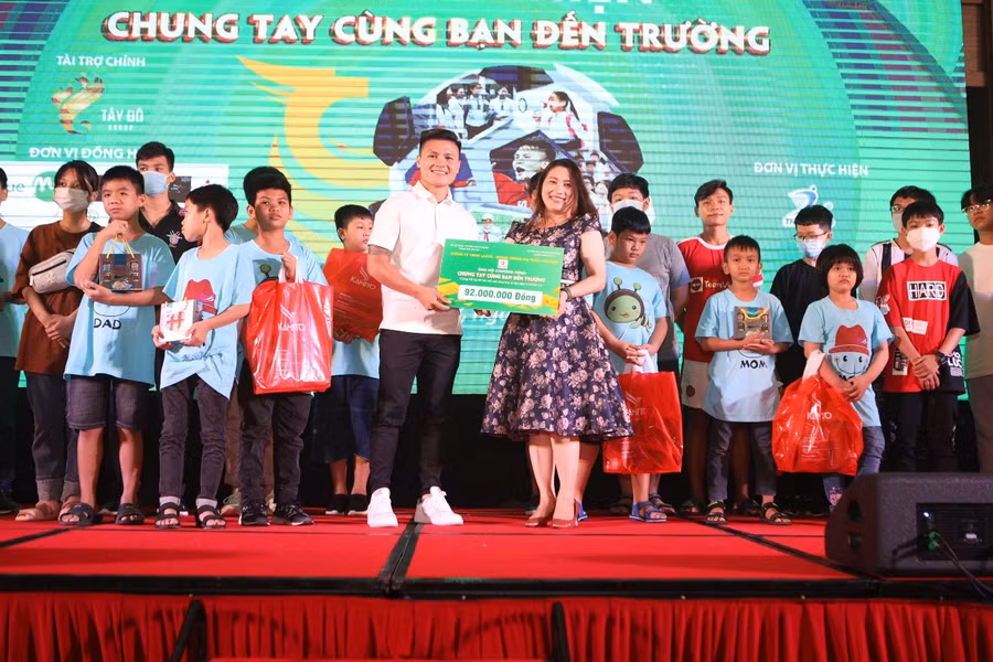 Tuyển thủ Nguyễn Quang Hải cho biết, đây là sự kiện đặc biệt, để lại những kỷ niệm rất đẹp trong sự nghiệp thi đấu cũng như hoạt động xã hội của anh.