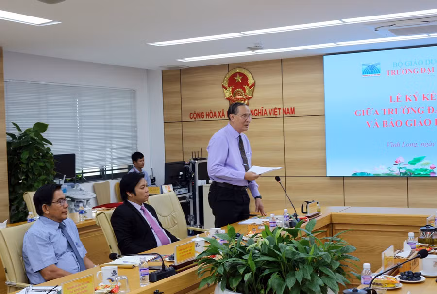TS Nguyễn Thanh Dũng - Phó Hiệu trưởng Trường ĐH Cửu Long phát biểu tại buổi làm việc.