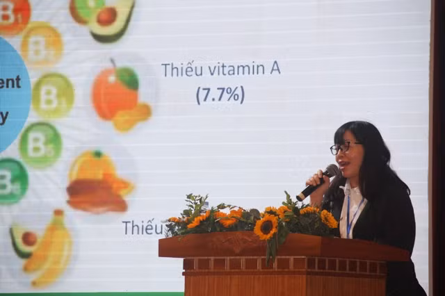 Chuyên gia phát biểu tại Hội thảo quốc tế về dinh dưỡng người Việt. 