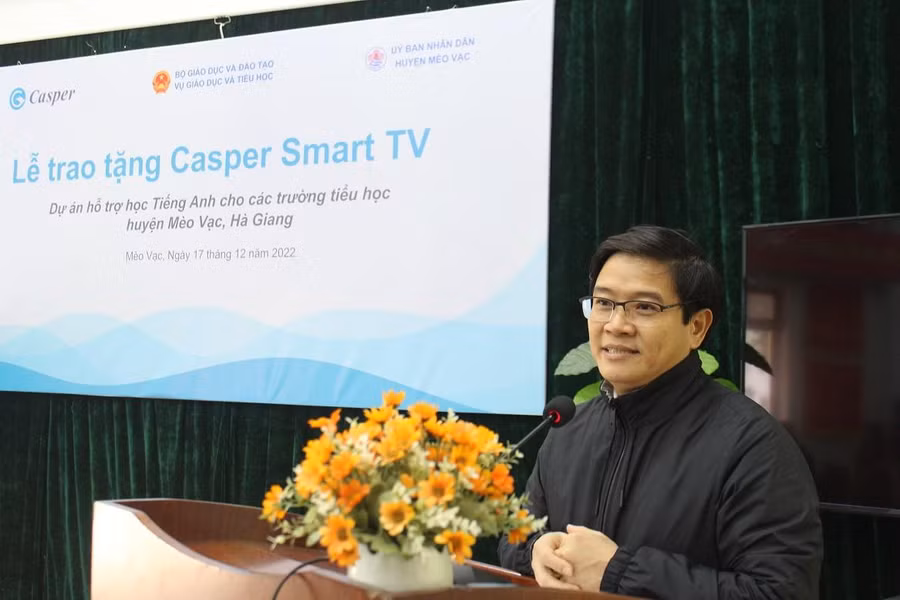 Tiến sĩ Thái Văn Tài, Vụ trưởng Vụ Giáo dục Tiểu học, Bộ Giáo dục và Đào tạo phát biểu tại buổi lễ trao tặng quà.