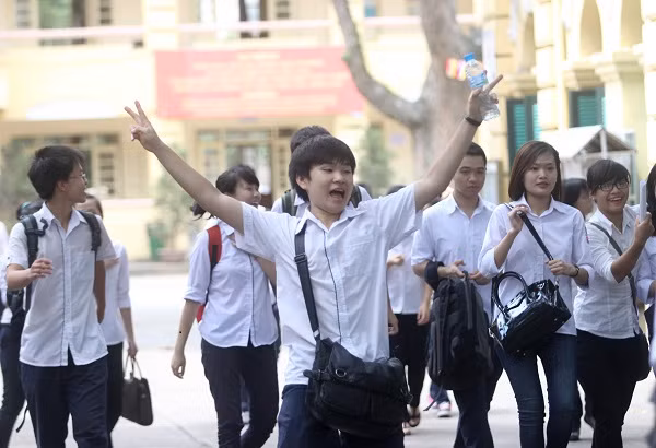 Nên thi tốt nghiệp THPT 4 môn