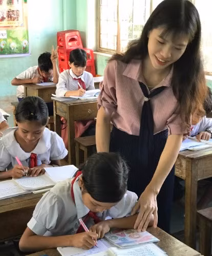 Mặc dù cuộc sống khó khăn nhưng cô Nga luôn dành những điều tốt đẹp cho học sinh của mình.