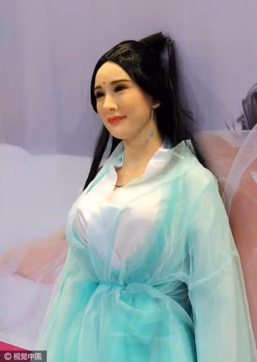 Trien lam bi la o vi trung bay ban bup be tinh duc cua Duong Mich - Anh 1