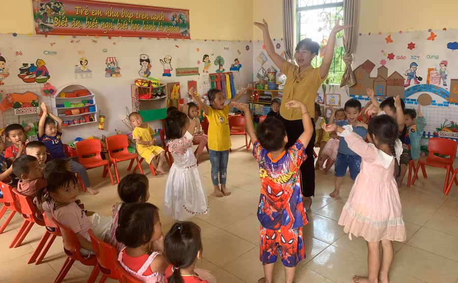 Dạy tiếng Việt cho trẻ qua các bài thơ, bài hát… Dạy tiếng Việt cho trẻ qua các bài thơ, bài hát…