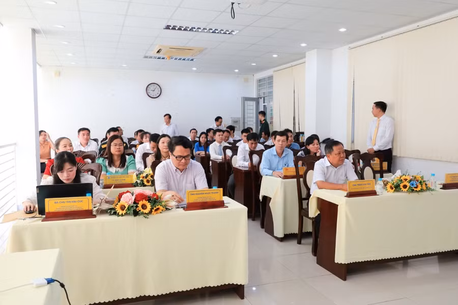 Quang cảnh lễ bế giảng lớp bồi dưỡng tiếng Khmer cho cán bộ tại Trường ĐH Trà Vinh.