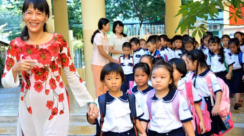 Học sinh Hà Tĩnh tựu trường ngày 25/8
