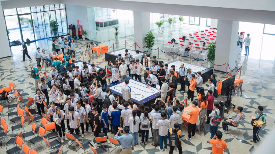 HS tham gia Cuộc thi Robot dò đường tự động - Vòng thử thách Vietnam Open Robotics Challenge 2023.
