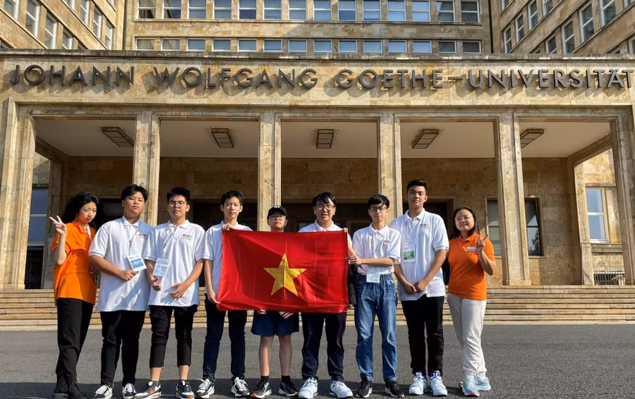 Đoàn học sinh Việt Nam tham gia ISTEM năm 2022 tại CHLB Đức.