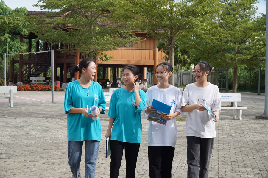 Học sinh Trường Phổ thông DTNT THPT số 2 tỉnh Nghệ An. Ảnh: TG